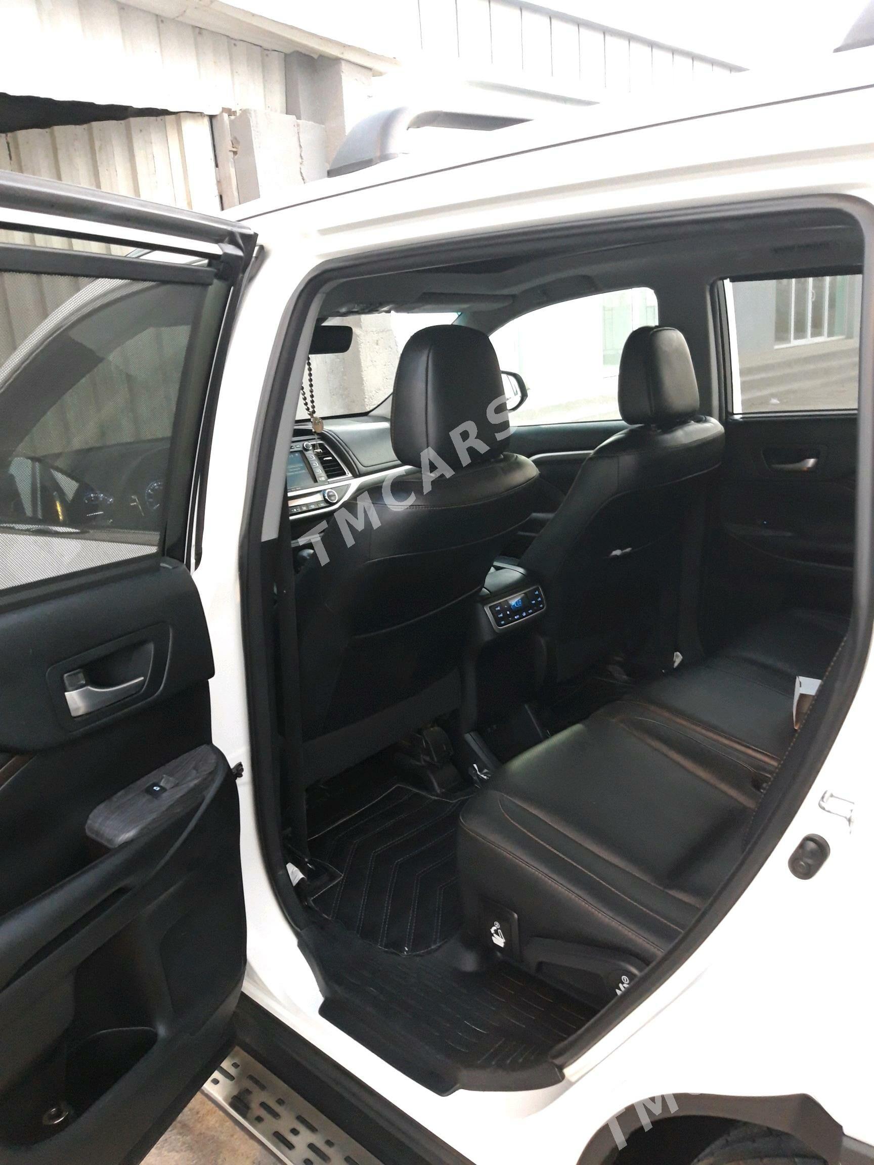 Toyota Highlander 2019 - 570 000 TMT - Ашхабад - img 8