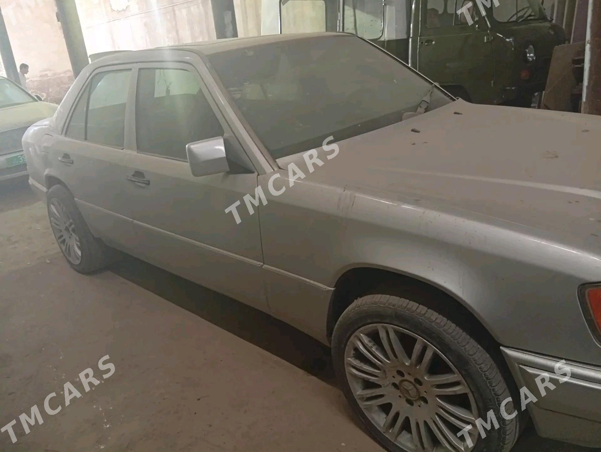 Mercedes-Benz E-Class 1995 - 35 000 TMT - Туркменабат - img 6