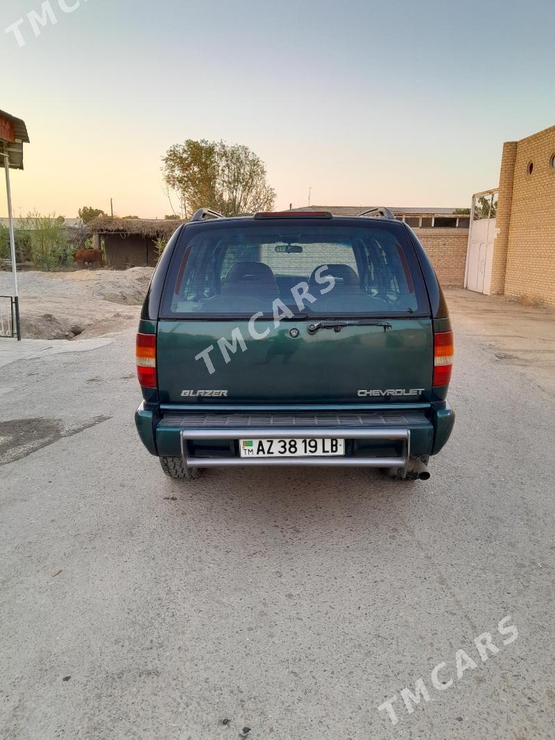 Chevrolet Blazer 1999 - 60 000 TMT - Чарджоу - img 6