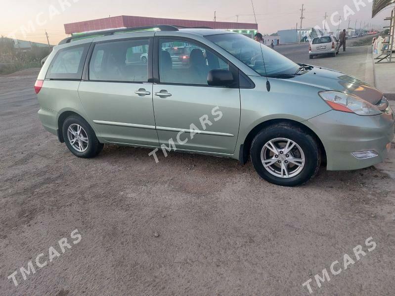 Toyota Sienna 2009 - 270 000 TMT - Дашогуз - img 9