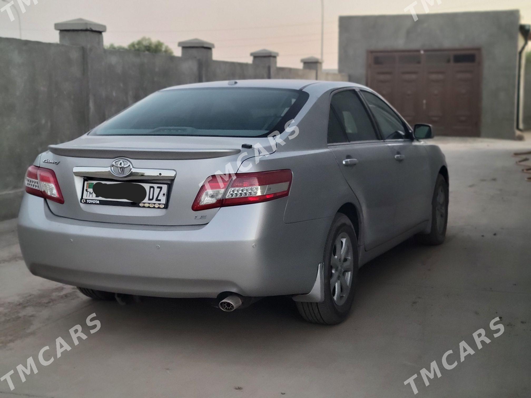 Toyota Camry 2010 - 225 000 TMT - Дашогуз - img 3