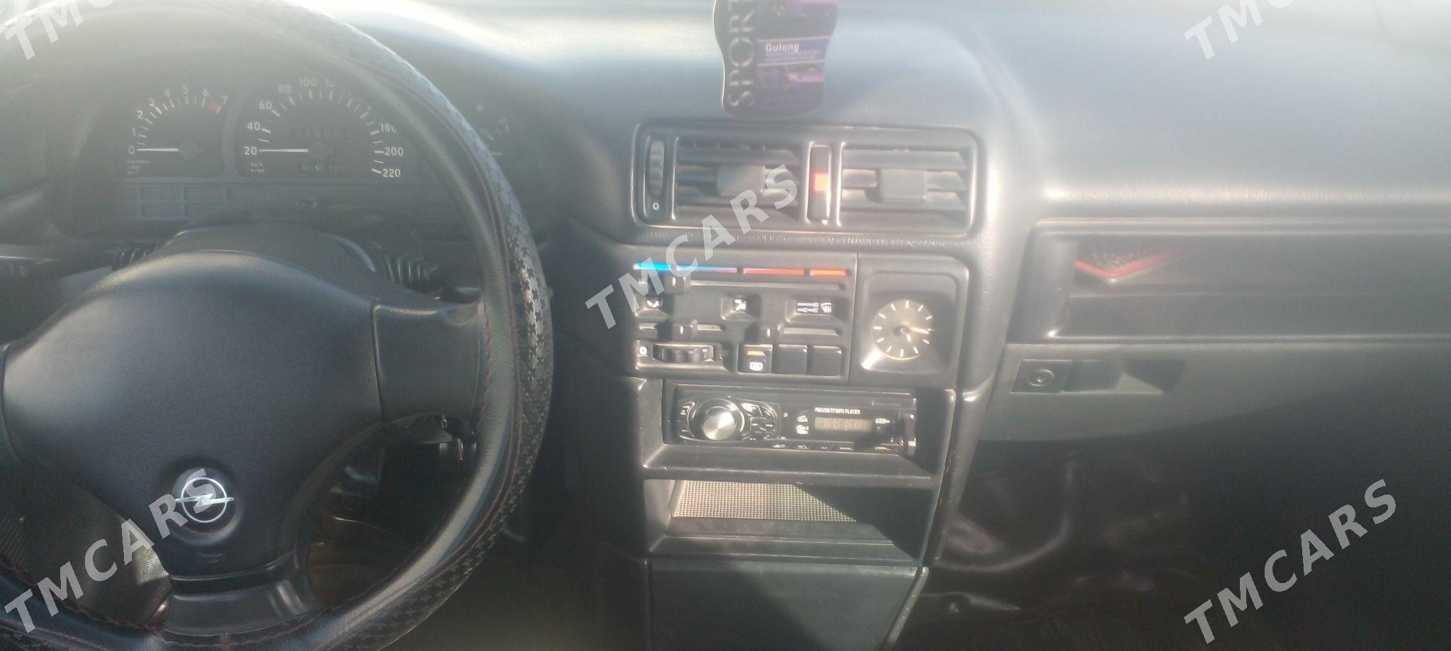Opel Vectra 1992 - 32 000 TMT - Мары - img 1