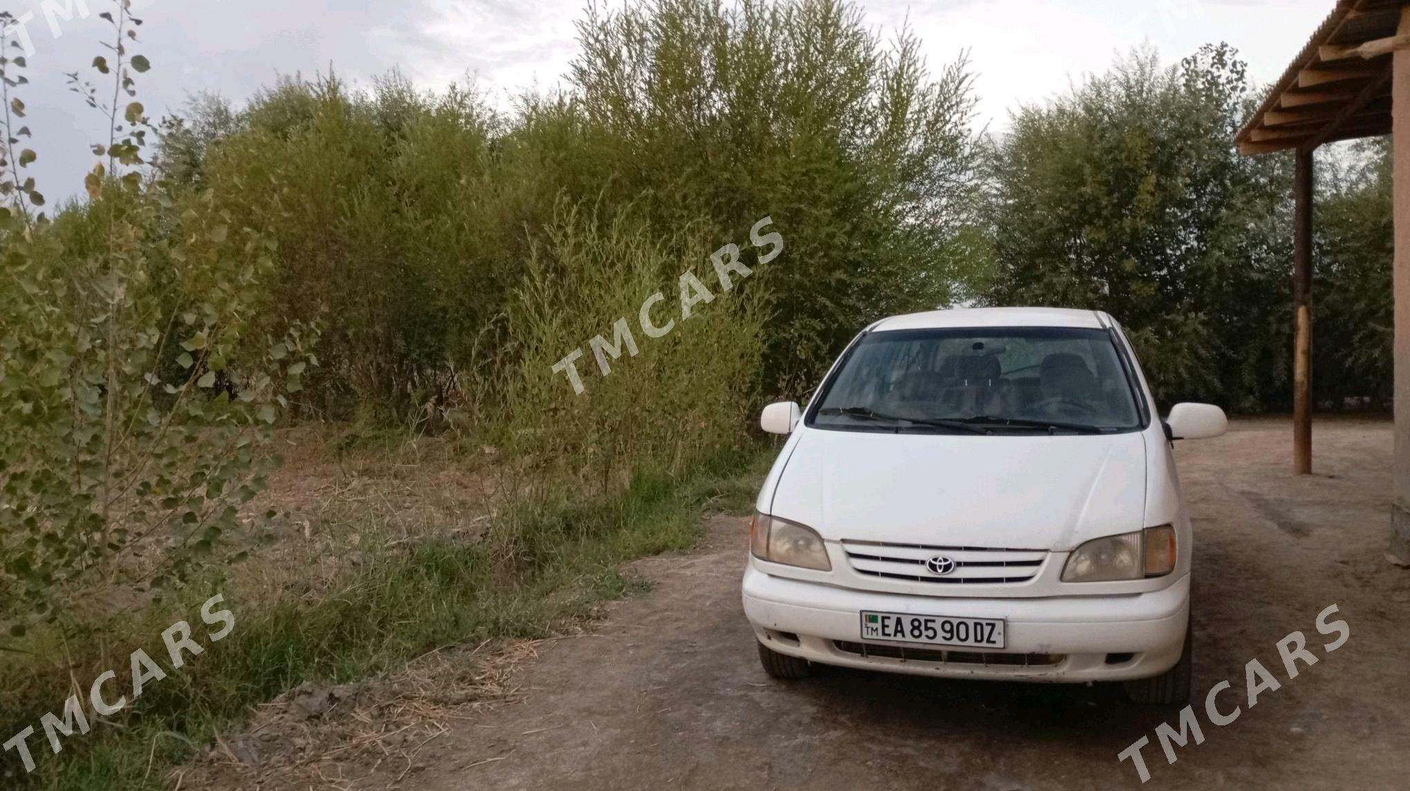 Toyota Sienna 2000 - 130 000 TMT - Кёнеургенч - img 2