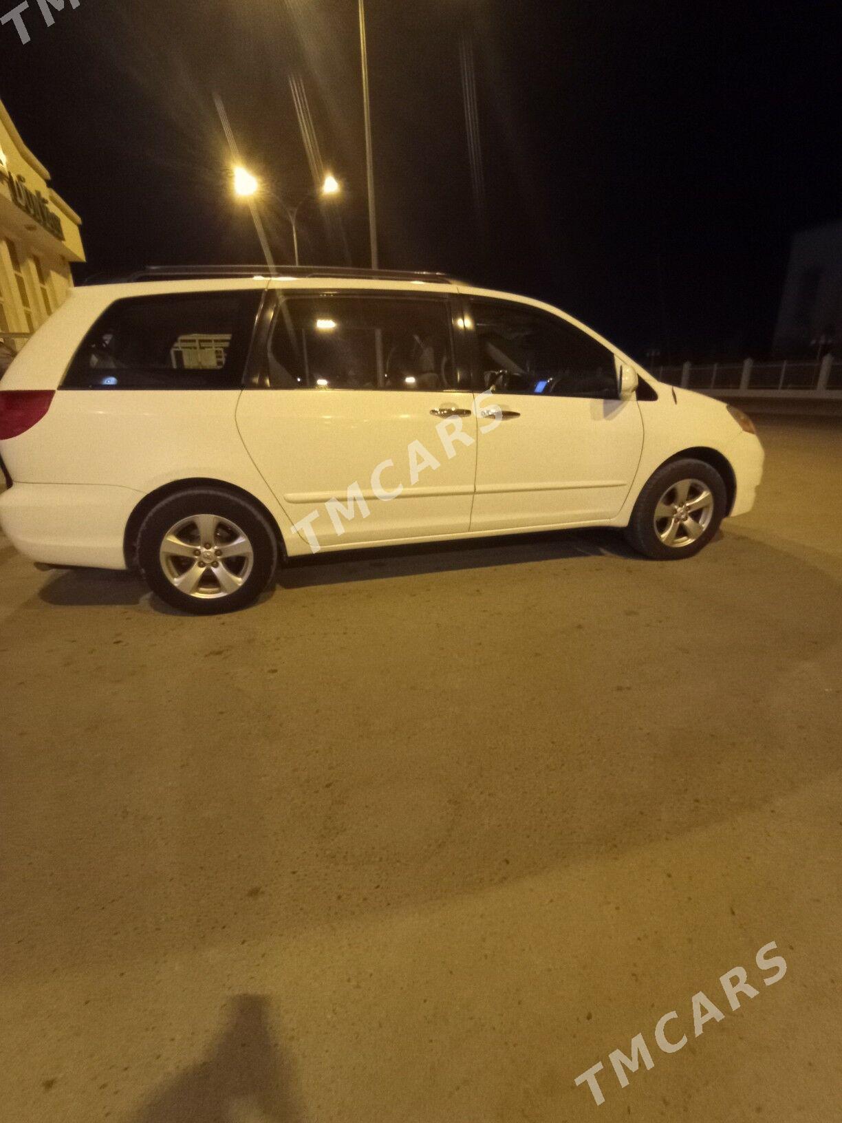 Toyota Sienna 2009 - 240 000 TMT - Бахарден - img 5