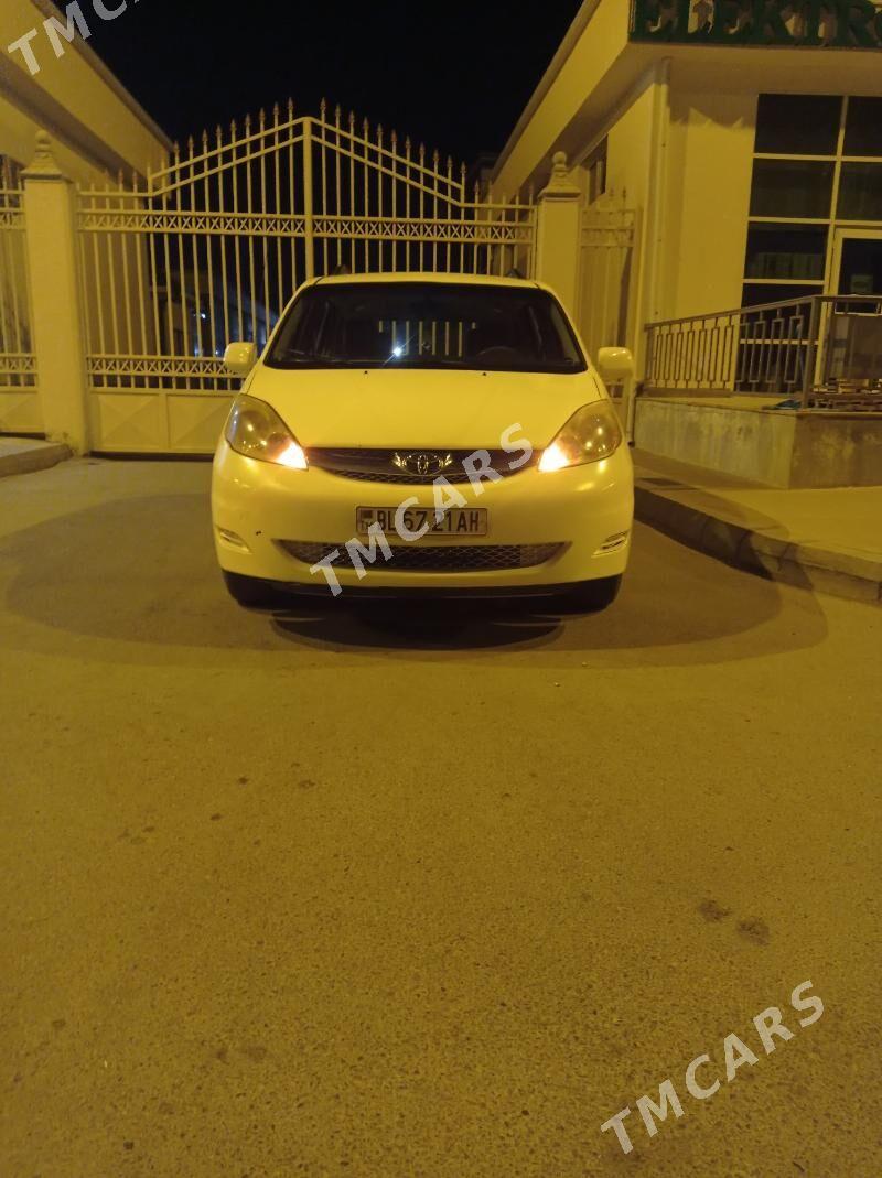 Toyota Sienna 2009 - 240 000 TMT - Бахарден - img 7