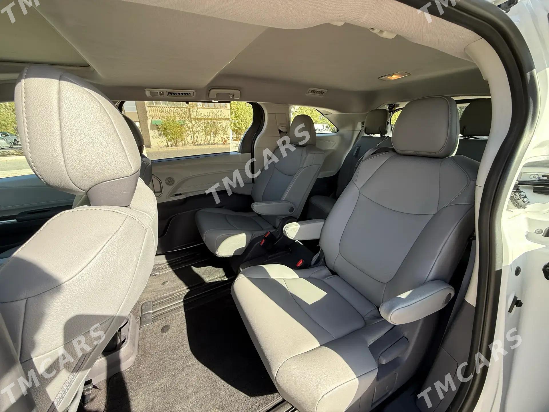 Toyota Sienna 2021 - 525 000 TMT - Балканабат - img 3