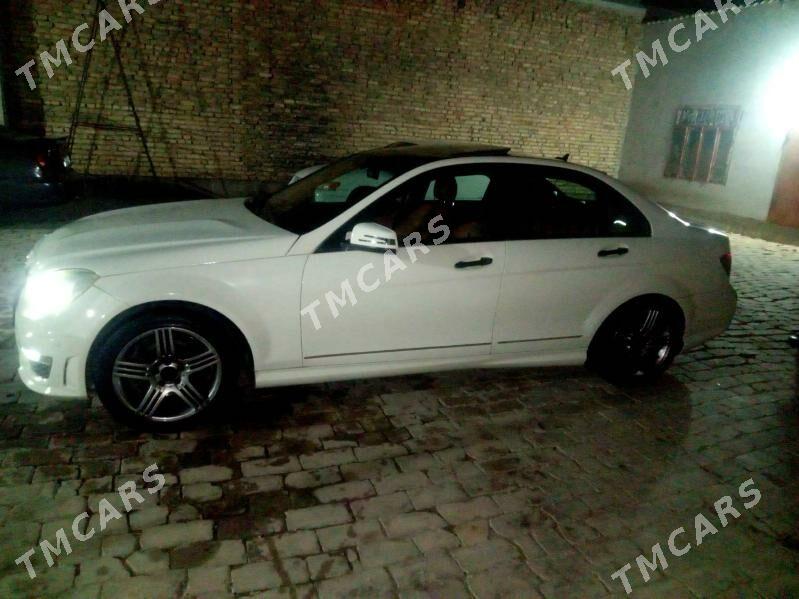 Mercedes-Benz C-Class 2010 - 170 000 TMT - Туркменабат - img 3