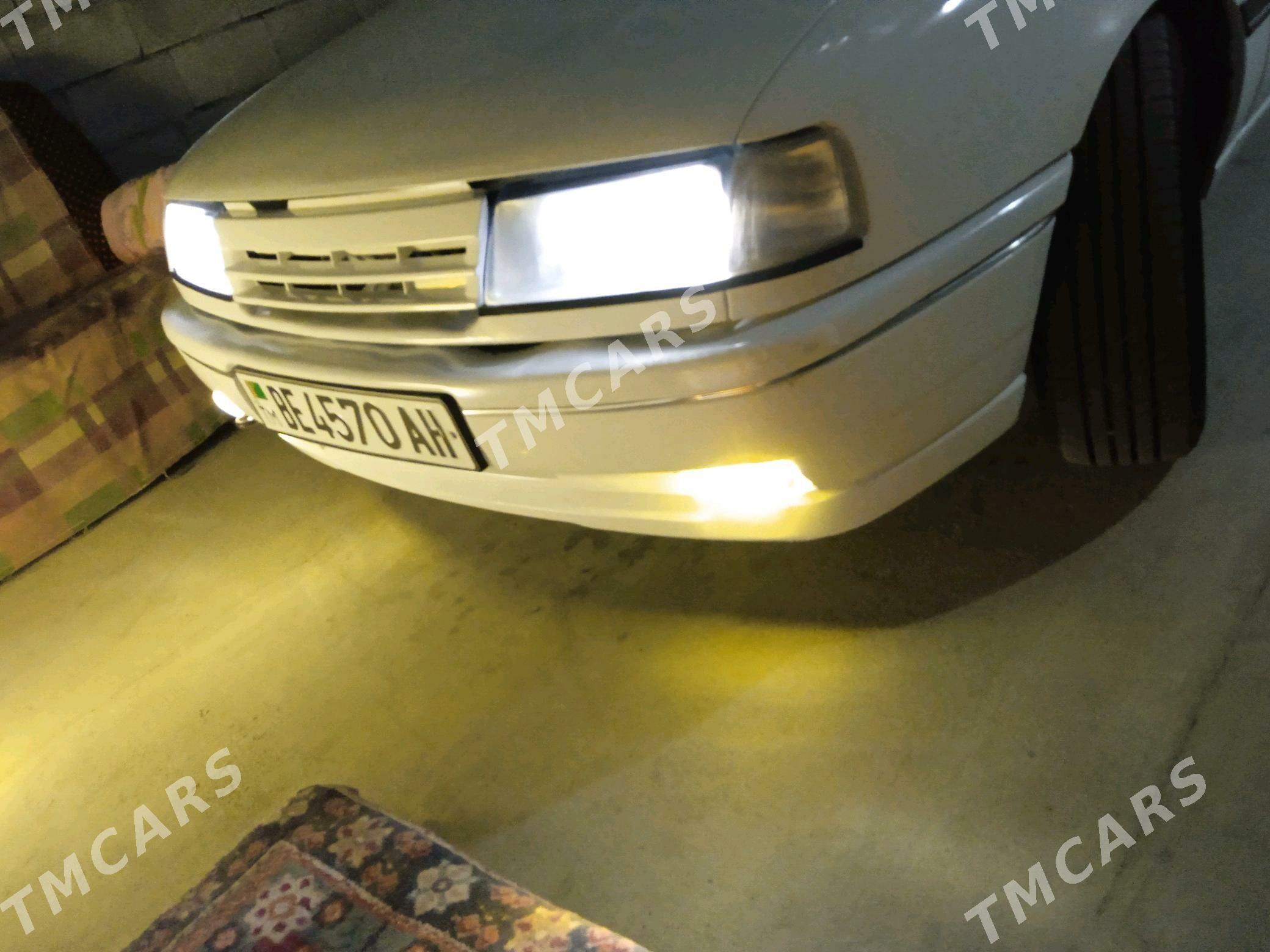 Opel Vectra 1992 - 50 000 TMT - Бахарден - img 1
