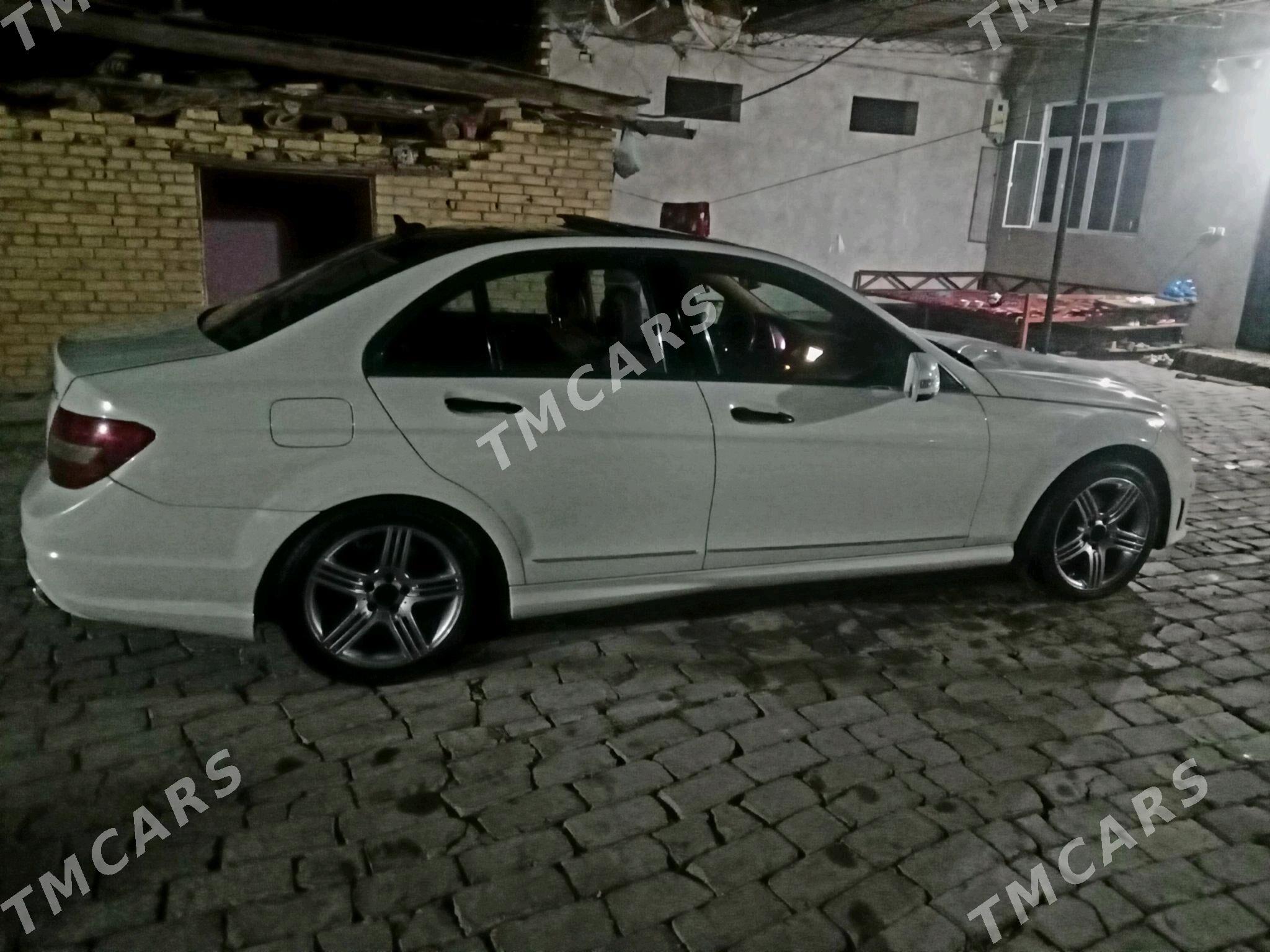Mercedes-Benz C-Class 2010 - 170 000 TMT - Туркменабат - img 9