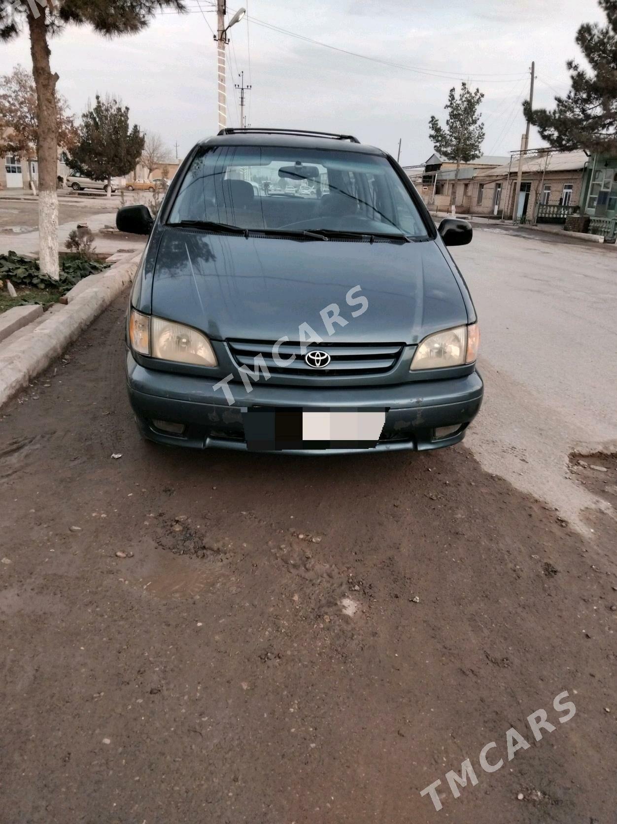 Toyota Sienna 2001 - 130 000 TMT - Халач - img 2
