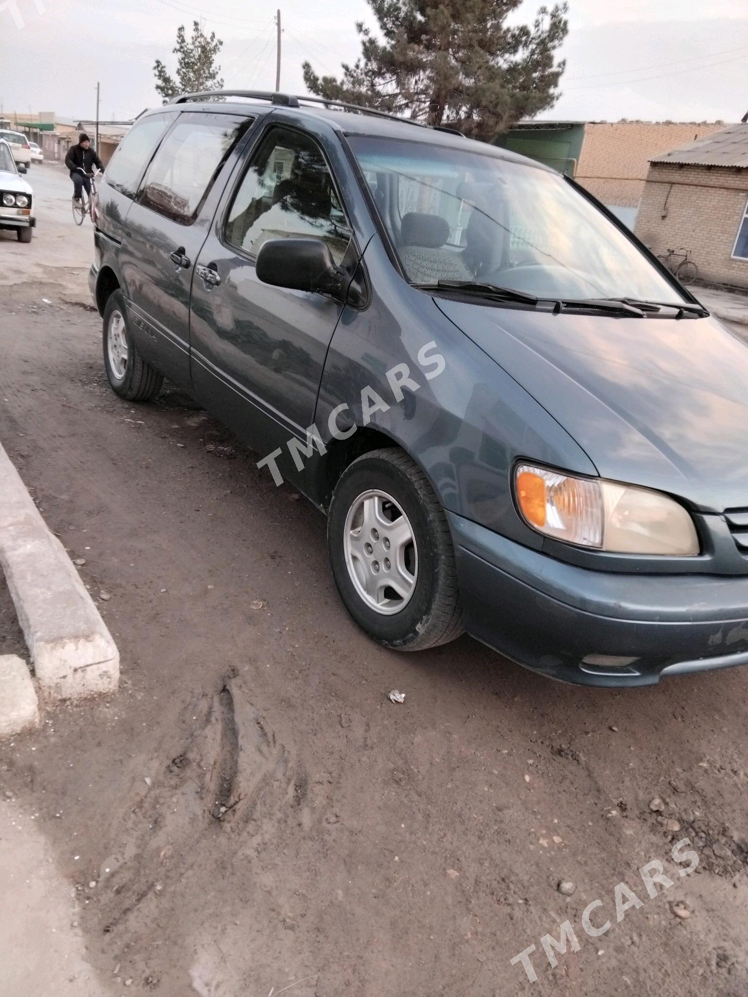 Toyota Sienna 2001 - 130 000 TMT - Халач - img 1