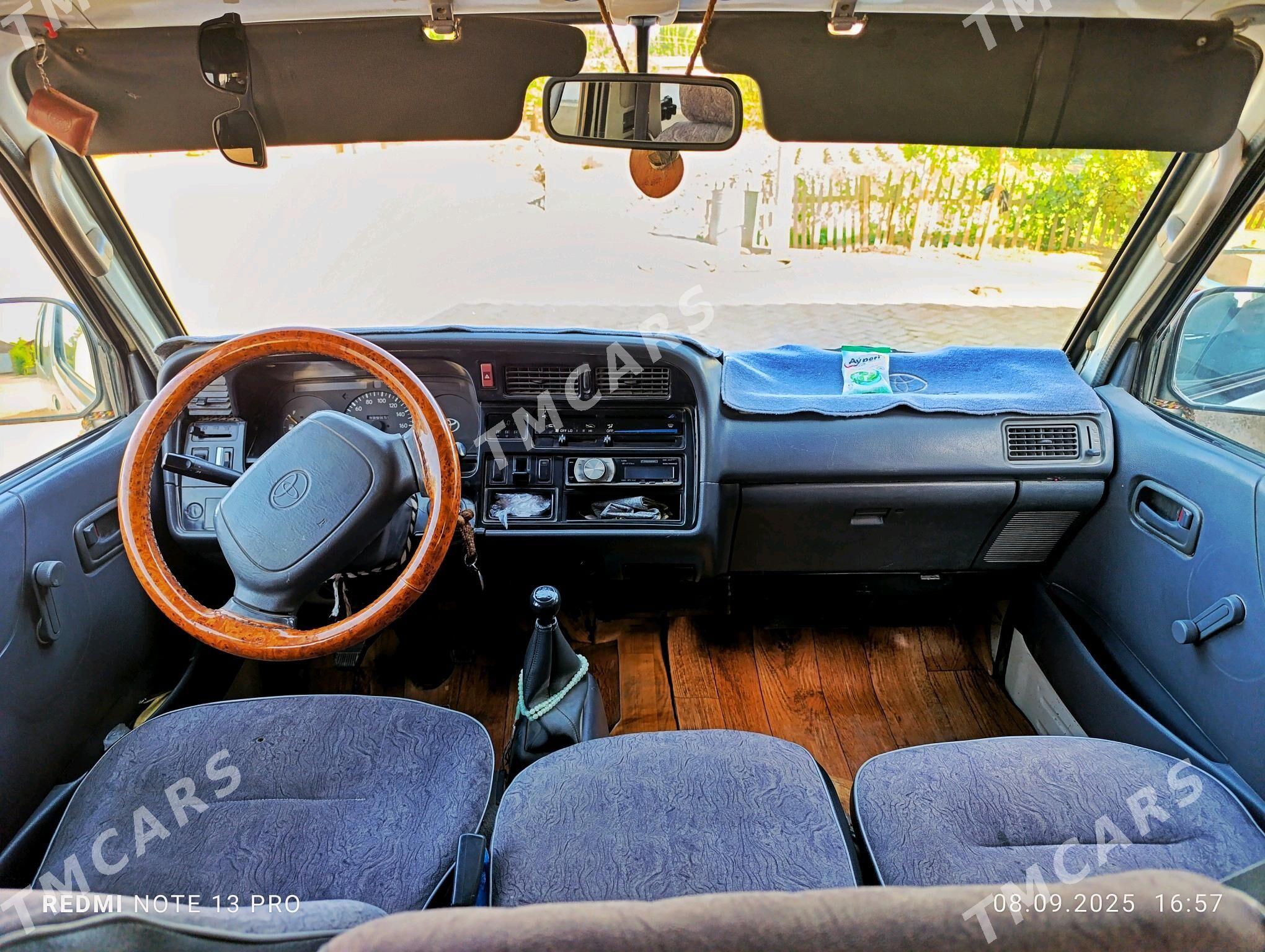 Toyota Hiace 2001 - 152 000 TMT - Байрамали - img 6
