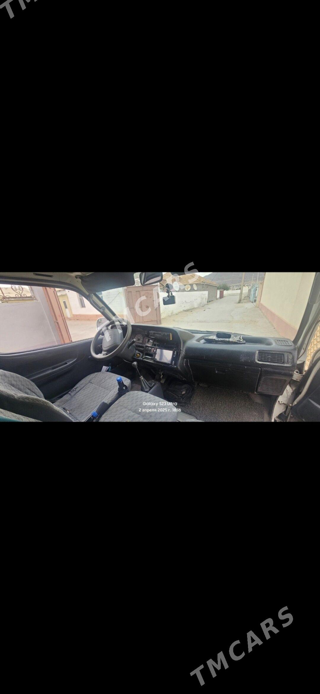 Toyota Hiace 1999 - 100 000 TMT - Balkanabat - img 4