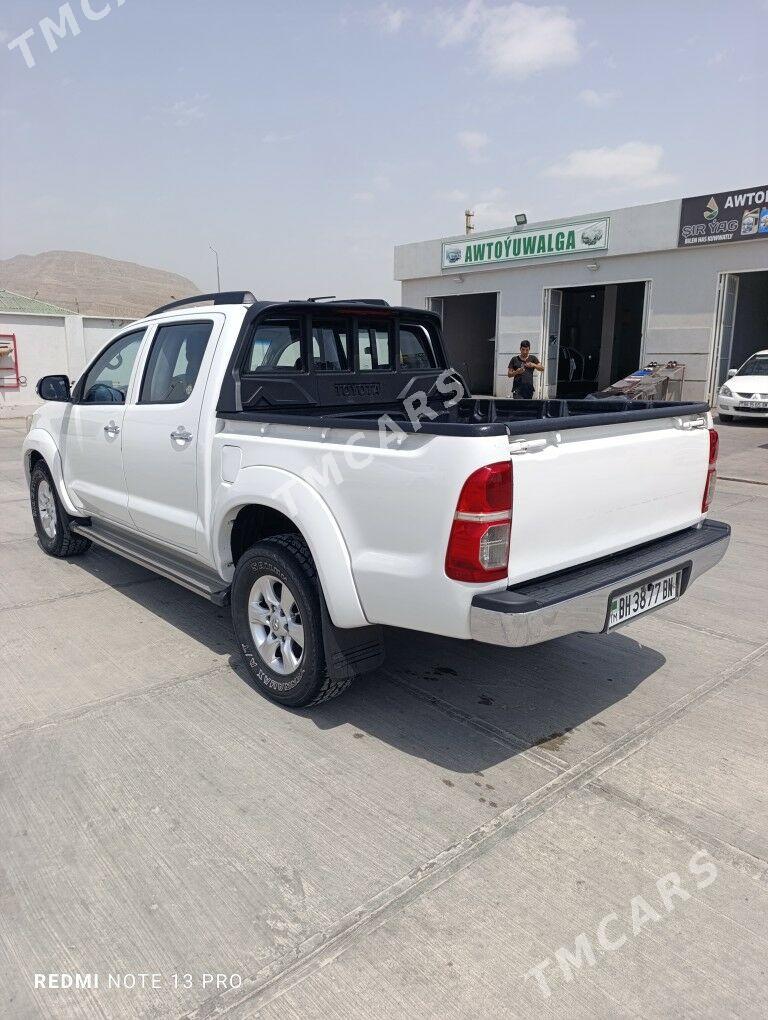 Toyota Hilux 2012 - 275 000 TMT - Балканабат - img 4