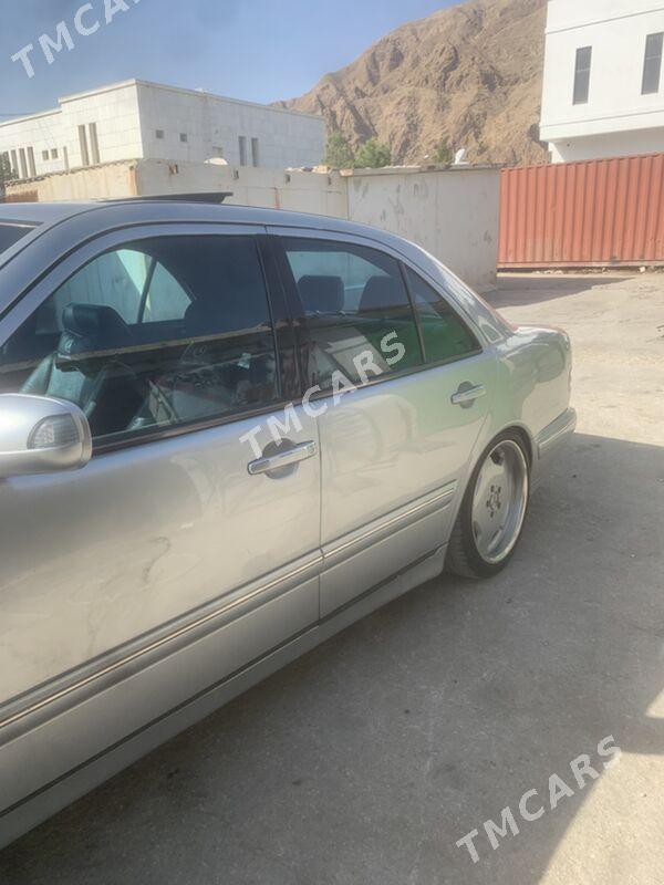 Mercedes-Benz E320 1999 - 130 000 TMT - Balkanabat - img 2