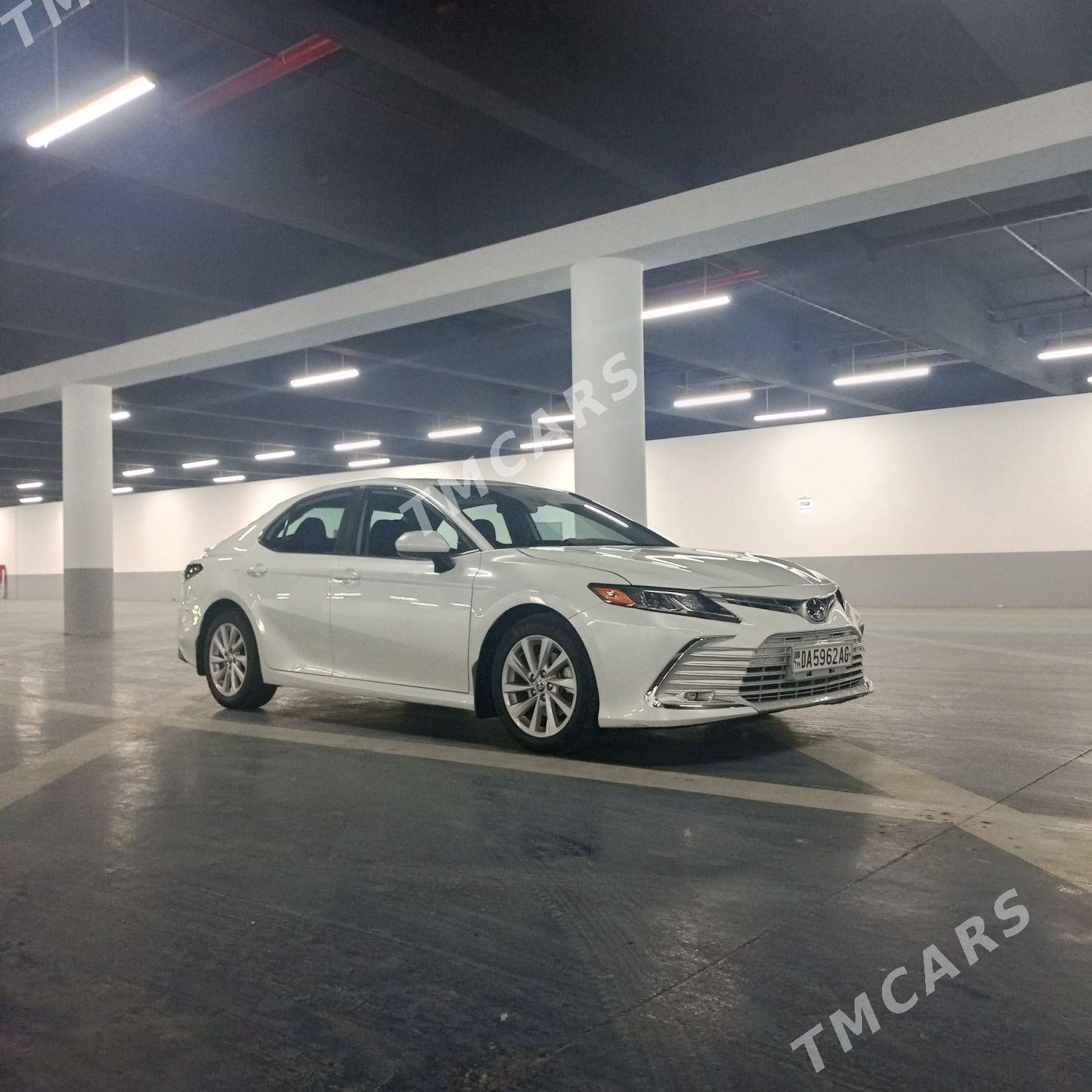 Toyota Camry 2021 - 335 000 TMT - Бузмеин - img 5