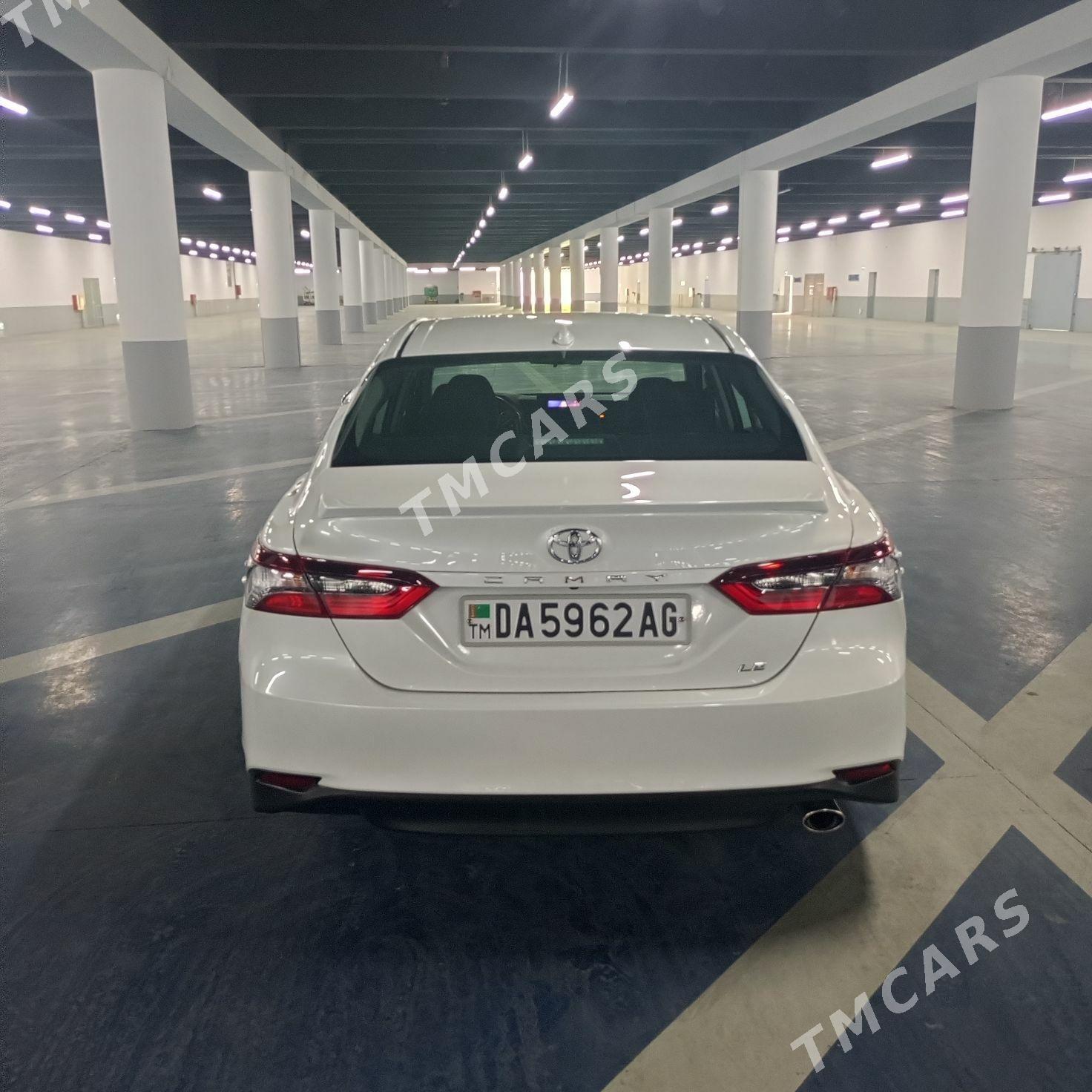 Toyota Camry 2021 - 335 000 TMT - Бузмеин - img 4