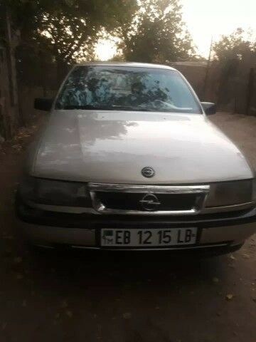 Opel Vectra 1989 - 20 000 TMT - Газаджак - img 3