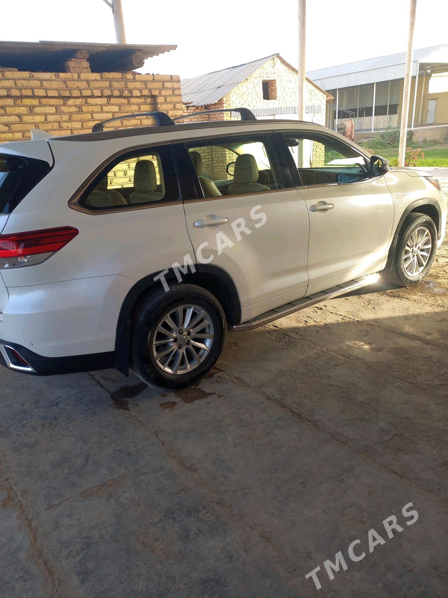 Toyota Highlander 2017 - 360 000 TMT - Мары - img 2
