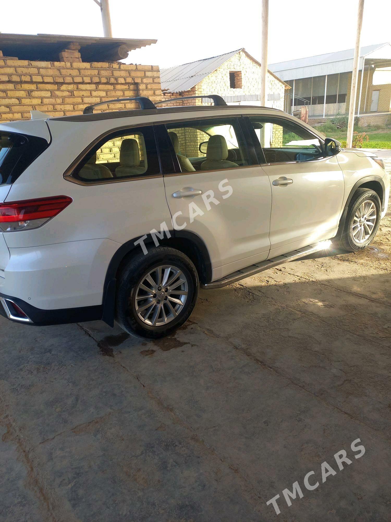 Toyota Highlander 2017 - 360 000 TMT - Мары - img 3