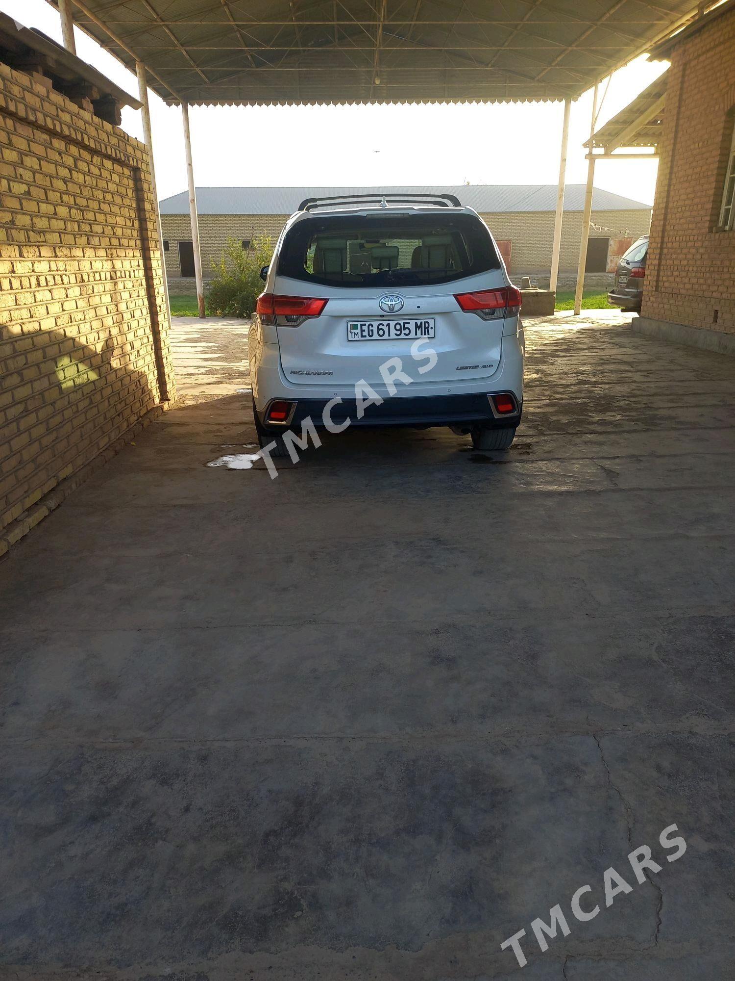 Toyota Highlander 2017 - 360 000 TMT - Мары - img 4