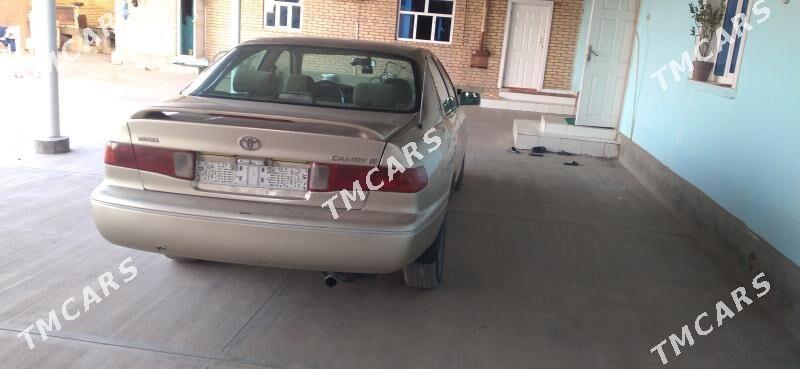 Toyota Camry 2001 - 137 000 TMT - Халач - img 3