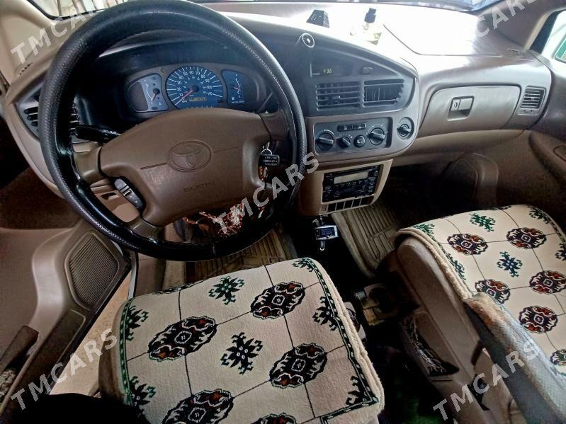 Toyota Sienna 2002 - 130 000 TMT - Ак-Бугдайский этрап - img 2
