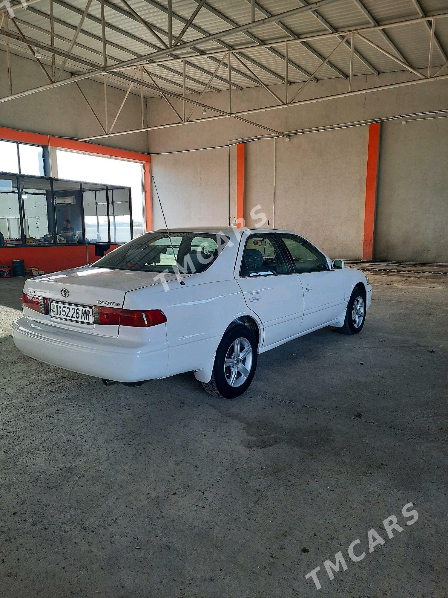 Toyota Camry 2001 - 138 000 TMT - Байрамали - img 10