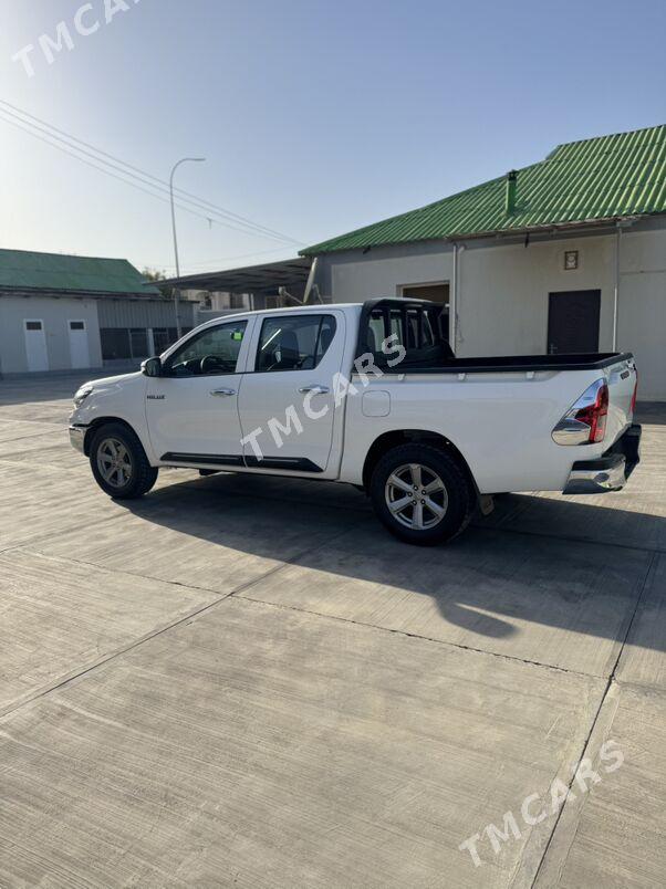 Toyota Hilux 2022 - 440 000 TMT - Ашхабад - img 3