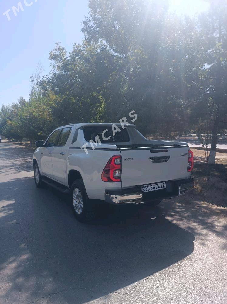 Toyota Hilux 2023 - 630 000 TMT - Туркменабат - img 4