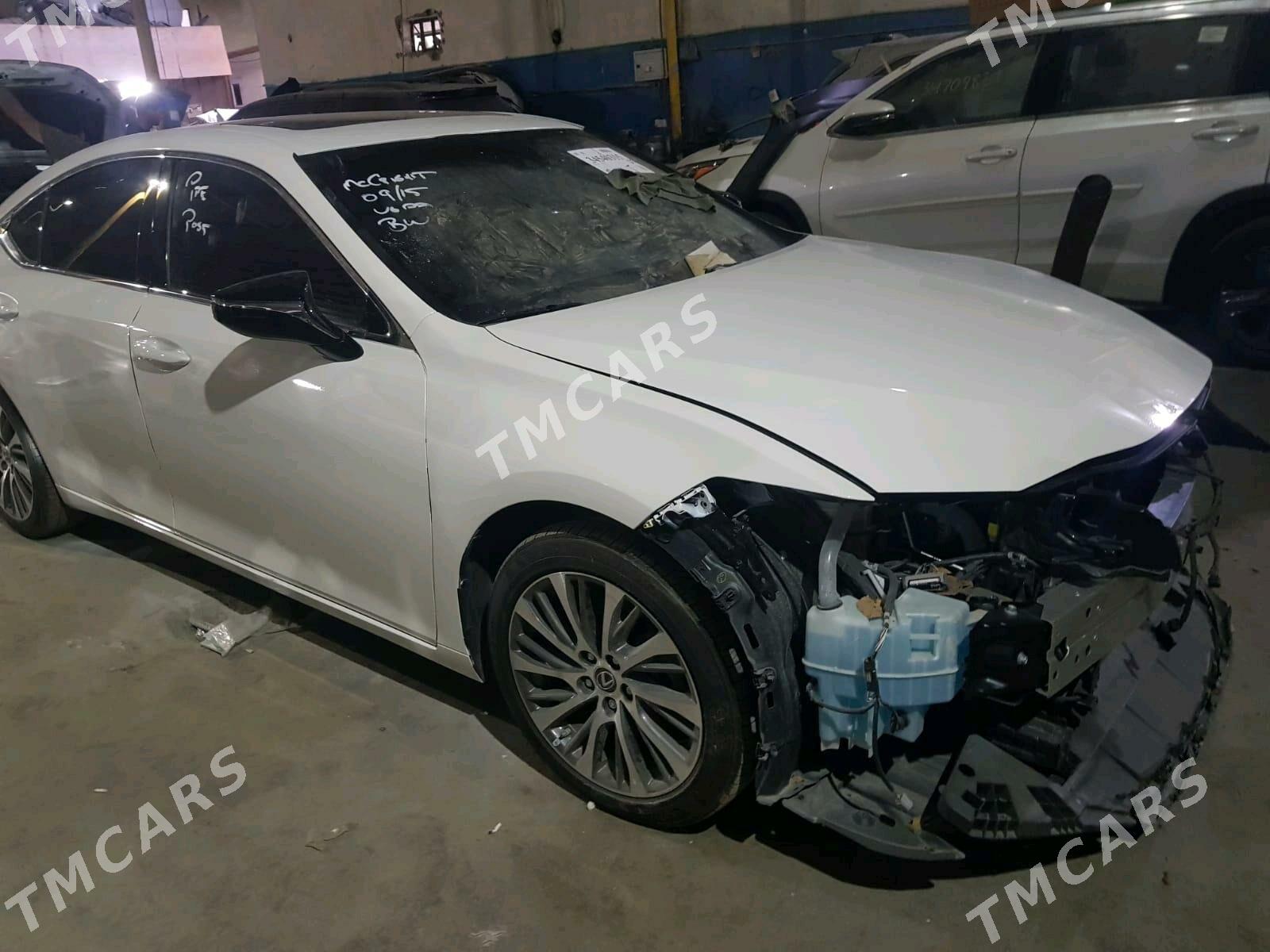 Lexus ES 350 2019 - 555 750 TMT - Gurtly - img 1