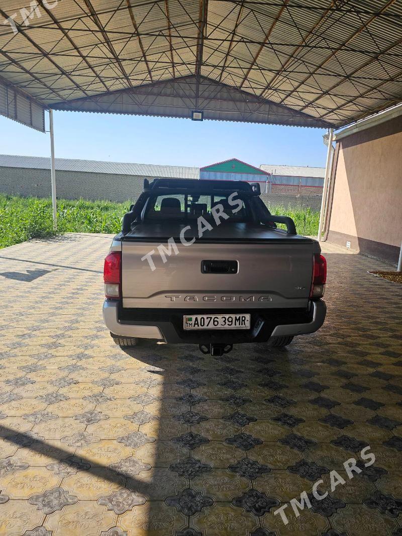 Toyota Tacoma 2018 - 320 000 TMT - Туркменгала - img 3