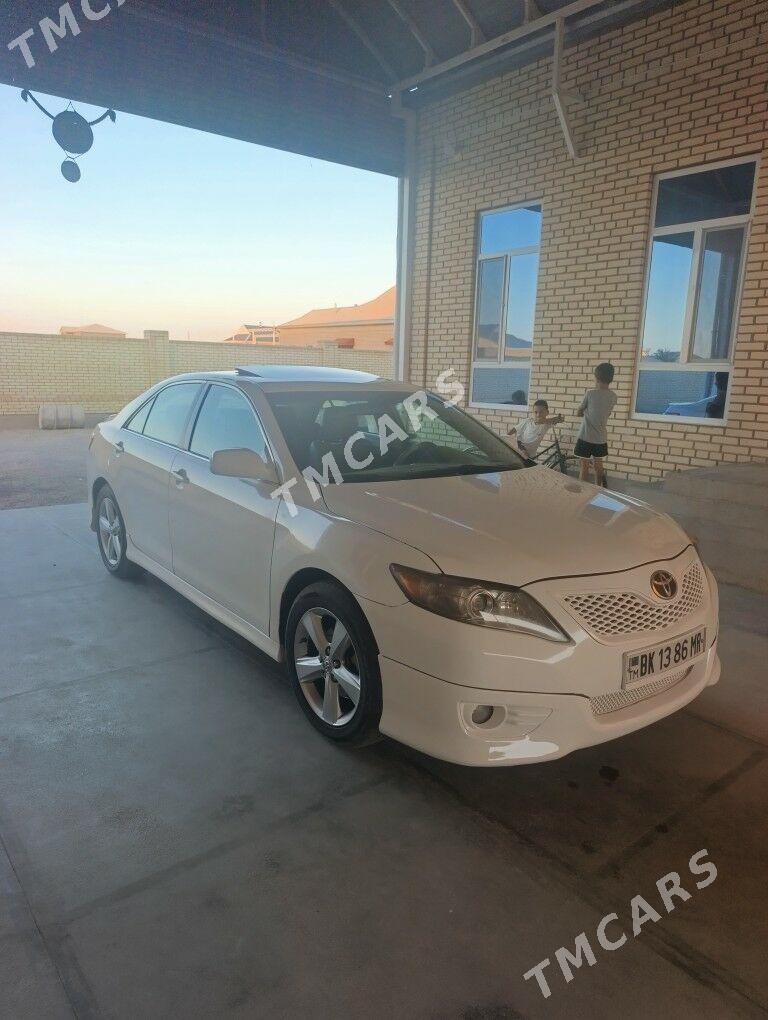 Toyota Camry 2011 - 180 000 TMT - Мары - img 4