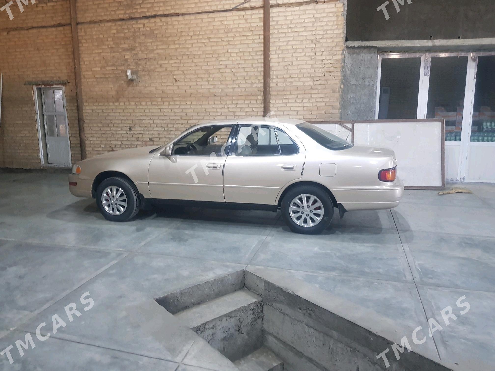 Toyota Camry 1993 - 100 000 TMT - Акдепе - img 2