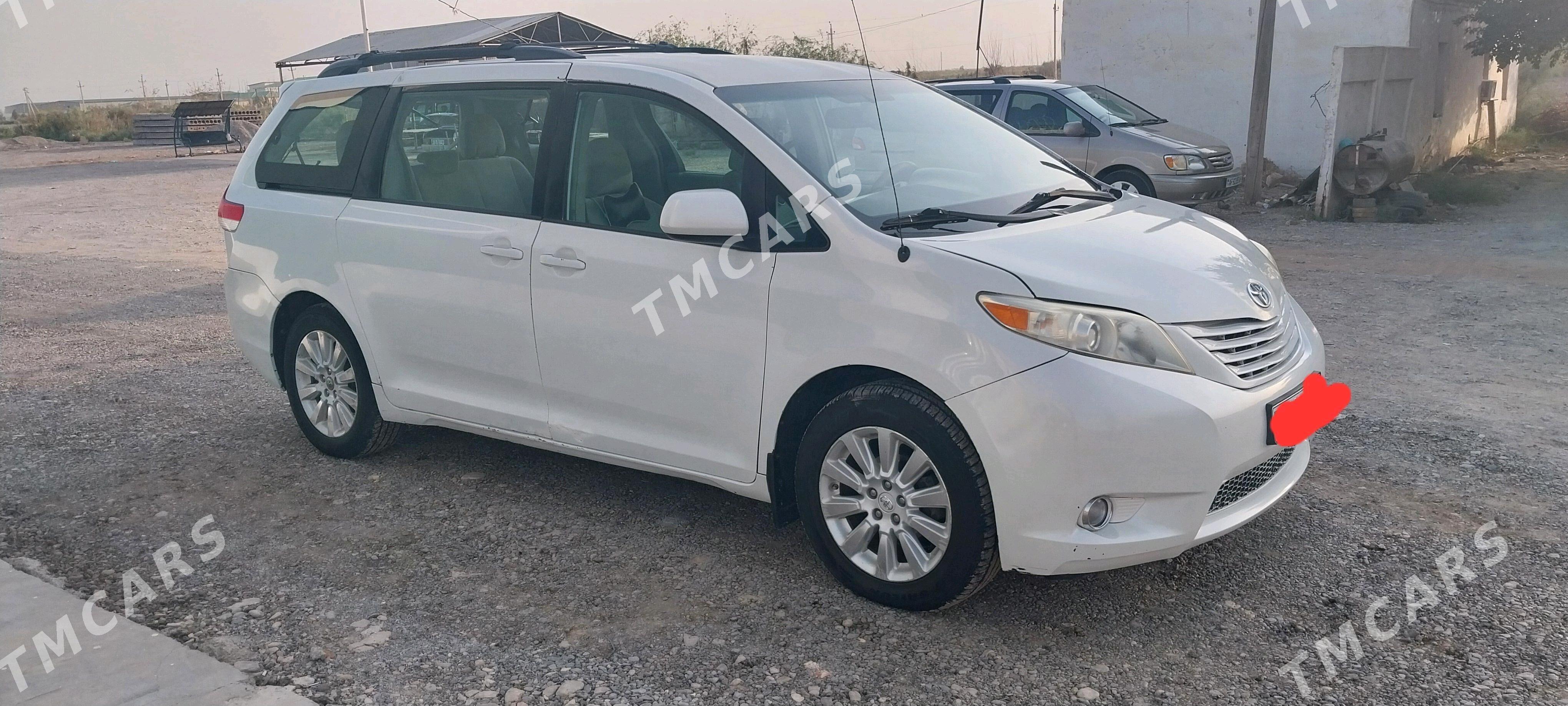 Toyota Sienna 2012 - 260 000 TMT - Бабадайхан - img 3