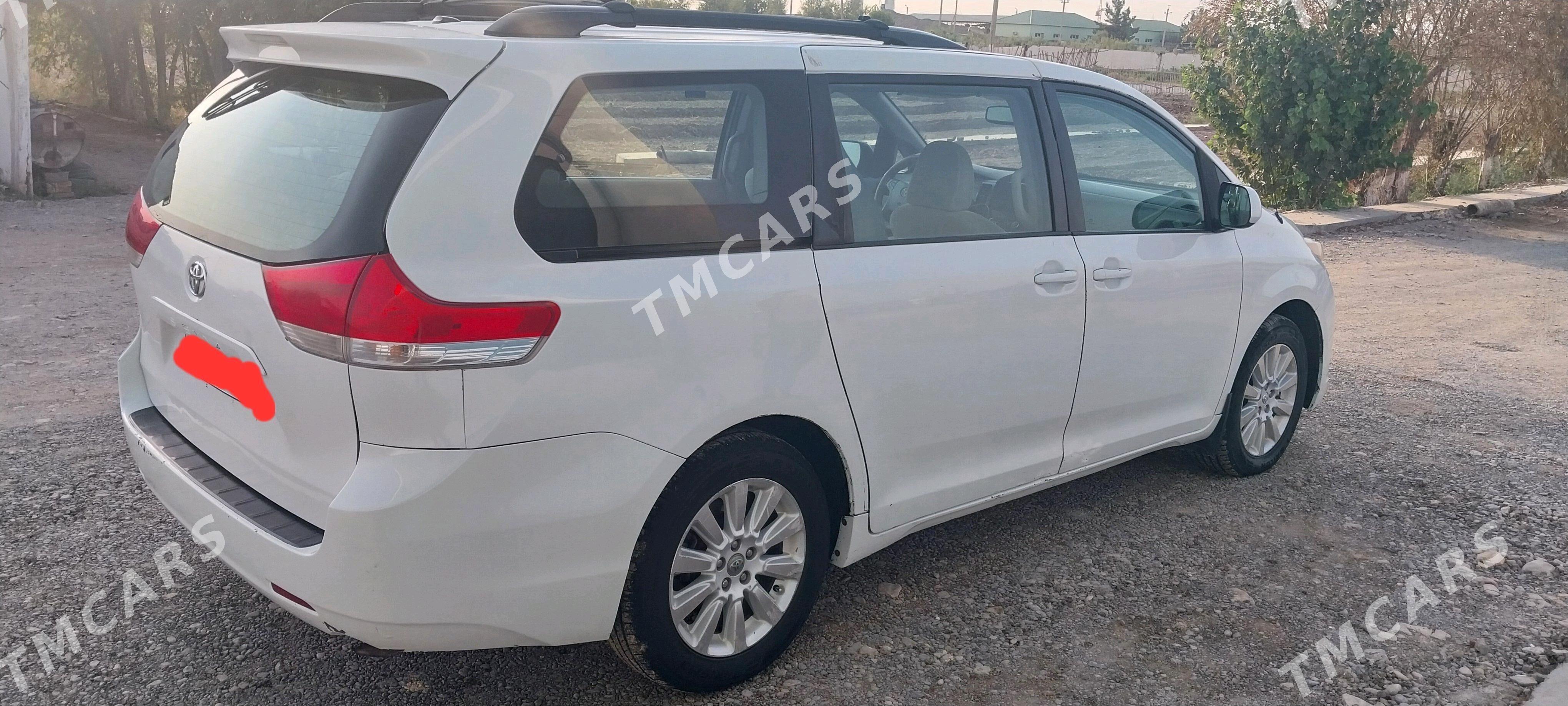 Toyota Sienna 2012 - 260 000 TMT - Бабадайхан - img 5