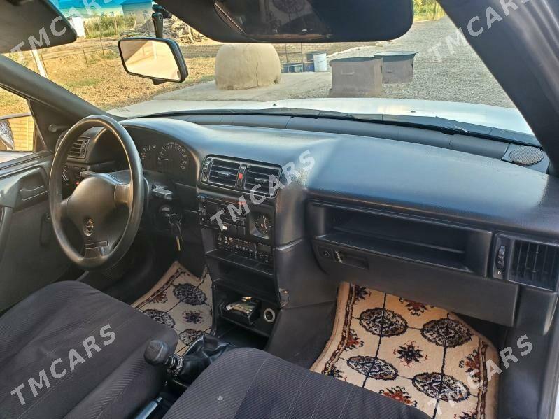 Opel Vectra 1990 - 31 000 TMT - Мары - img 3