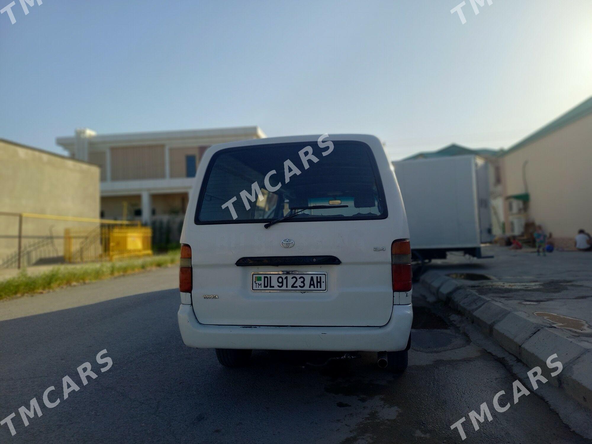 Toyota Hiace 1999 - 90 000 TMT - Чоганлы - img 4