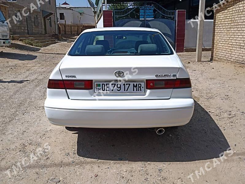 Toyota Camry 1998 - 130 000 TMT - Тагтабазар - img 3