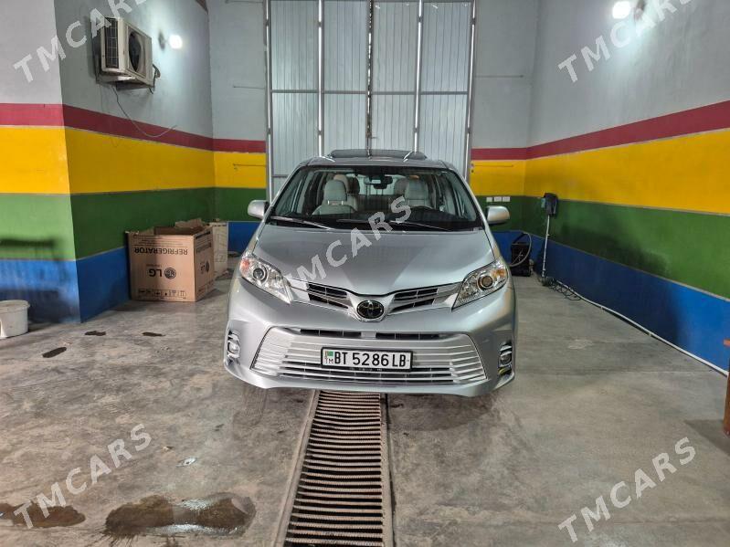 Toyota Sienna 2020 - 510 000 TMT - Туркменабат - img 4