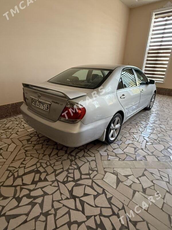 Toyota Camry 2004 - 140 000 TMT - Сакар - img 5
