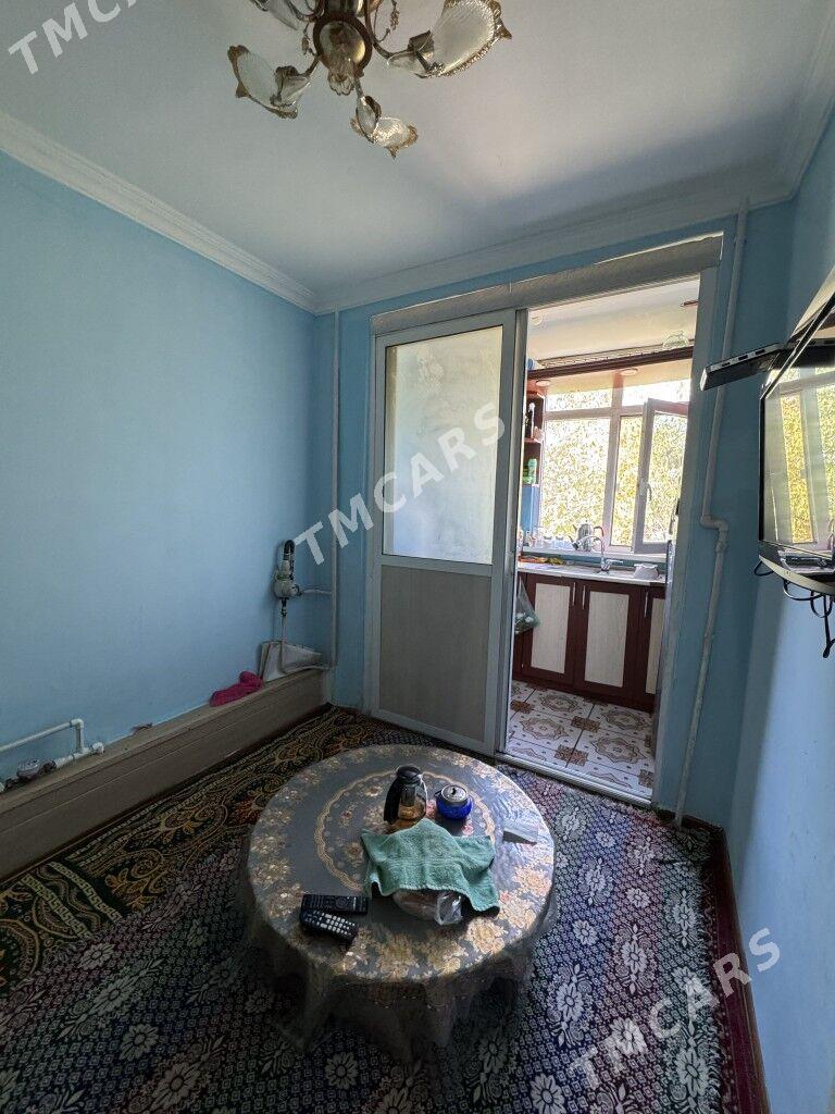 9 Mkr, panelka, gostinka 40m² - 9 мкр - img 3