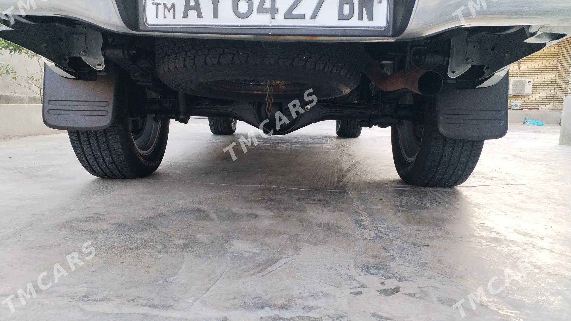 Toyota Hilux 2014 - 360 000 TMT - Хазар - img 7