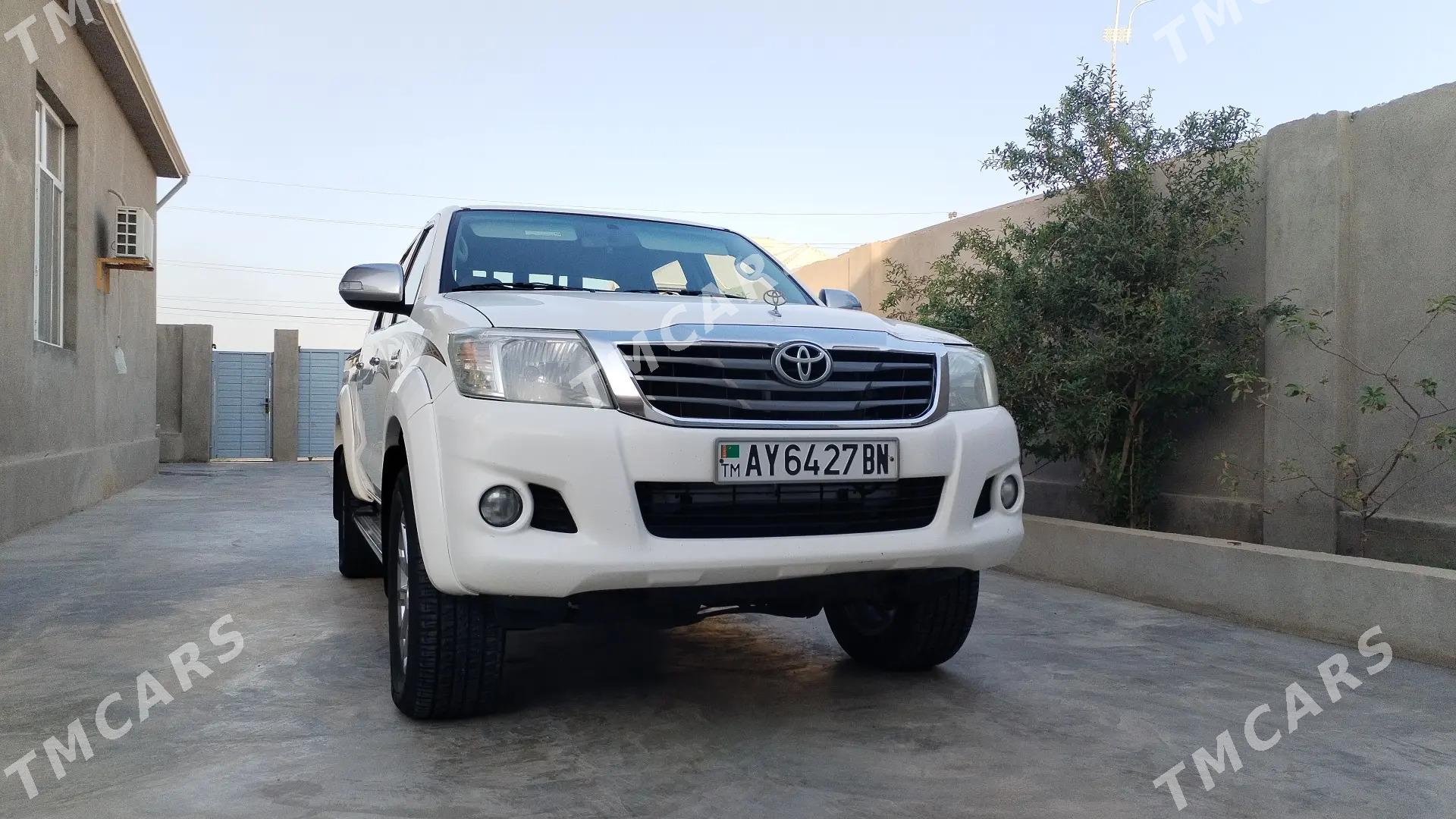 Toyota Hilux 2014 - 360 000 TMT - Хазар - img 3