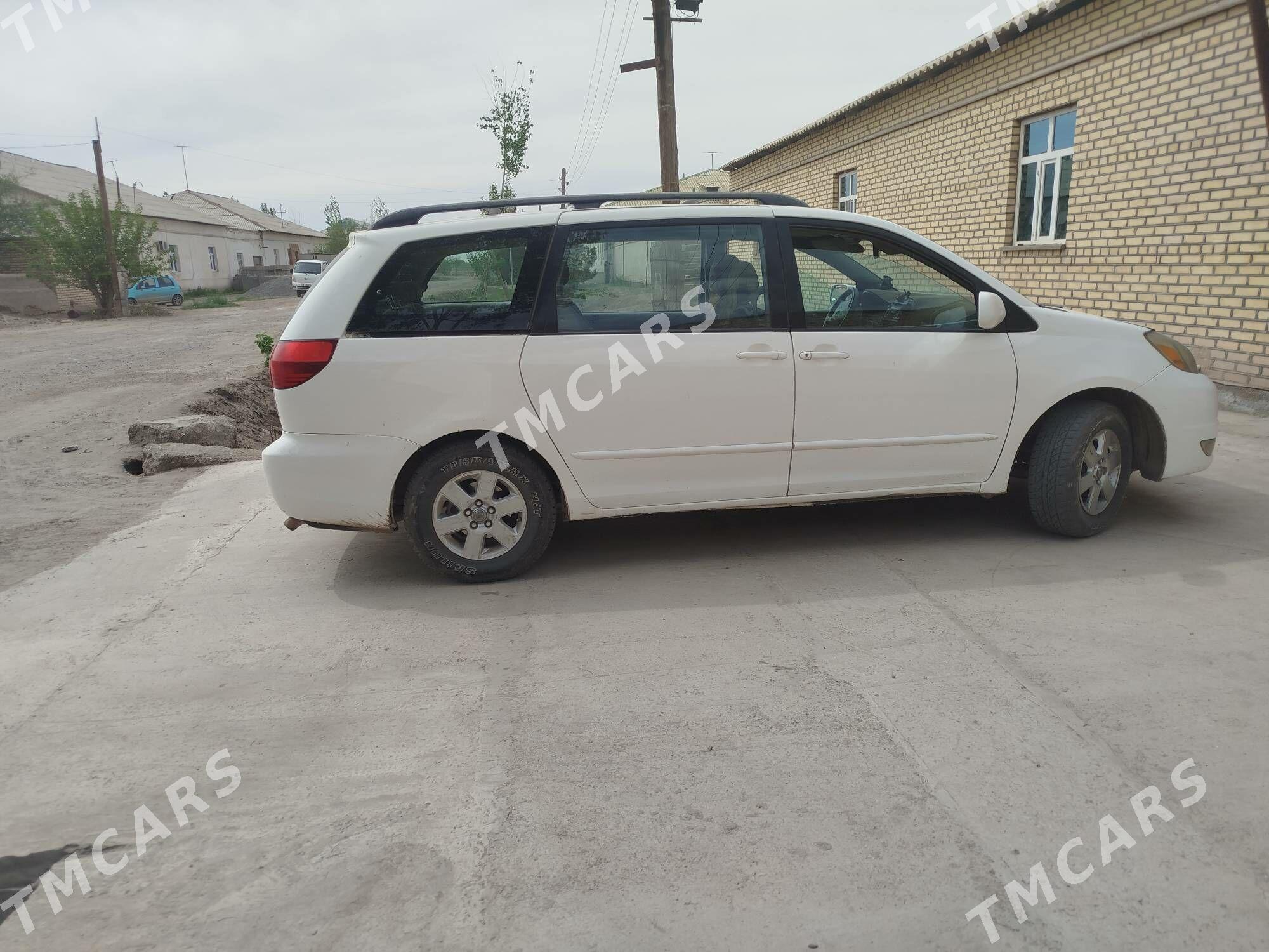 Toyota Sienna 2004 - 180 000 TMT - Кёнеургенч - img 3