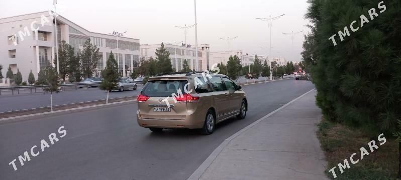 Toyota Sienna 2010 - 270 000 TMT - Aşgabat - img 10