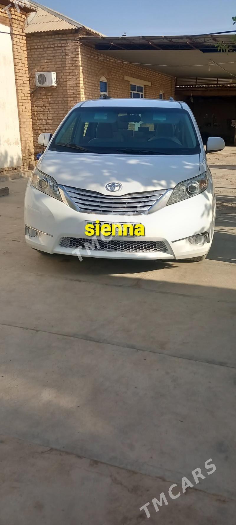 Toyota Sienna 2010 - 310 000 TMT - Мары - img 2