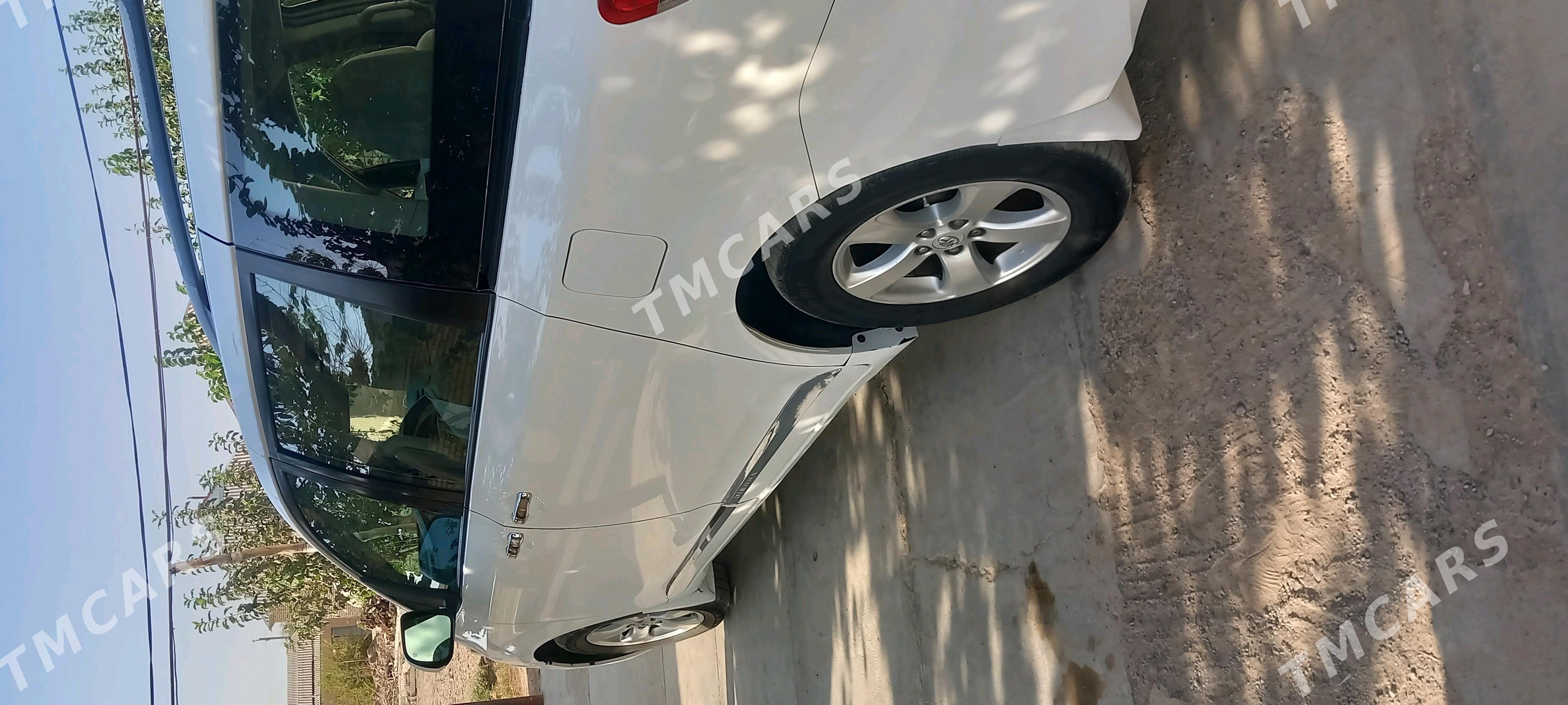 Toyota Sienna 2010 - 310 000 TMT - Мары - img 3