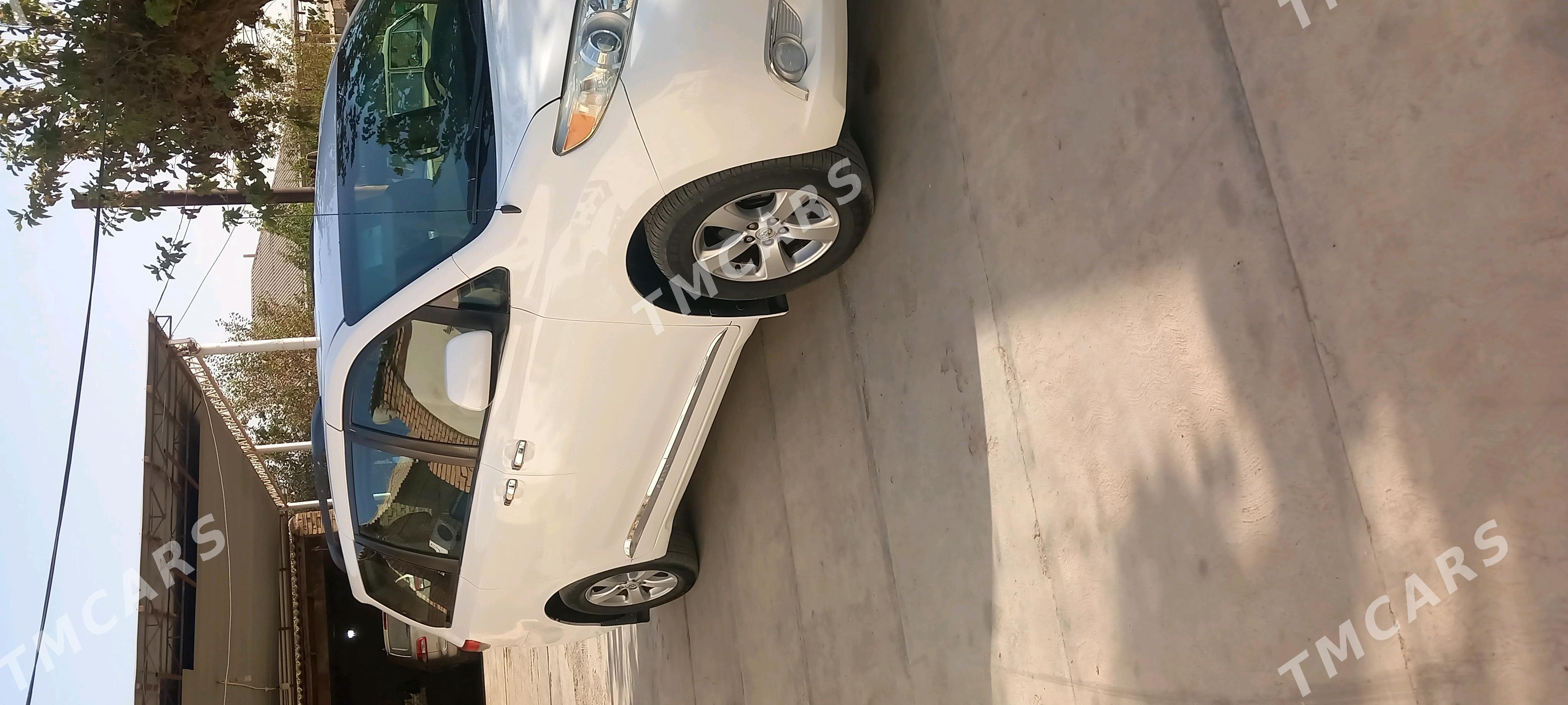 Toyota Sienna 2010 - 310 000 TMT - Мары - img 4