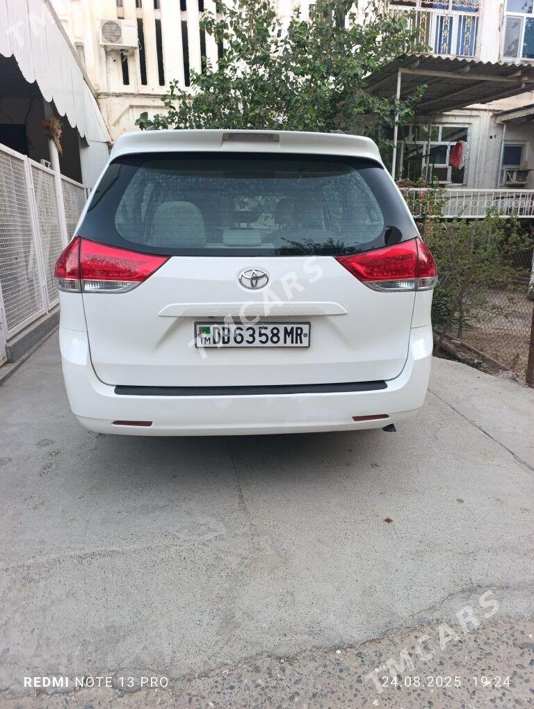 Toyota Sienna 2012 - 285 000 TMT - Мары - img 7